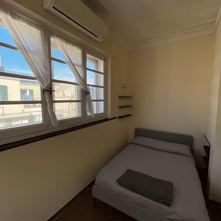 Tiny Penthouse In Corso Sardegna 热那亚